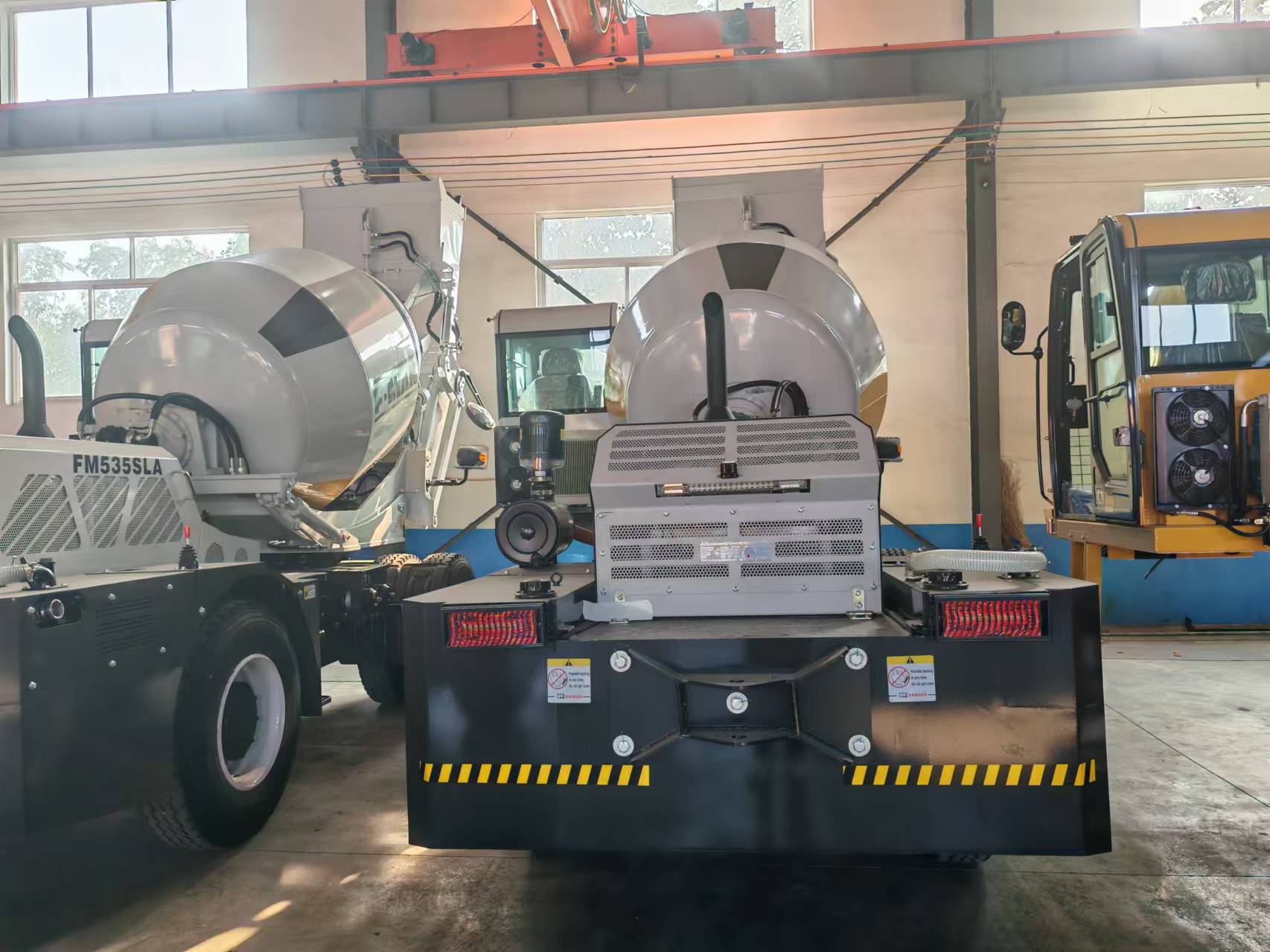 2.6m³ Self Loading Concrete Mi - đánh giá và giá Heavy Equipment Mixer